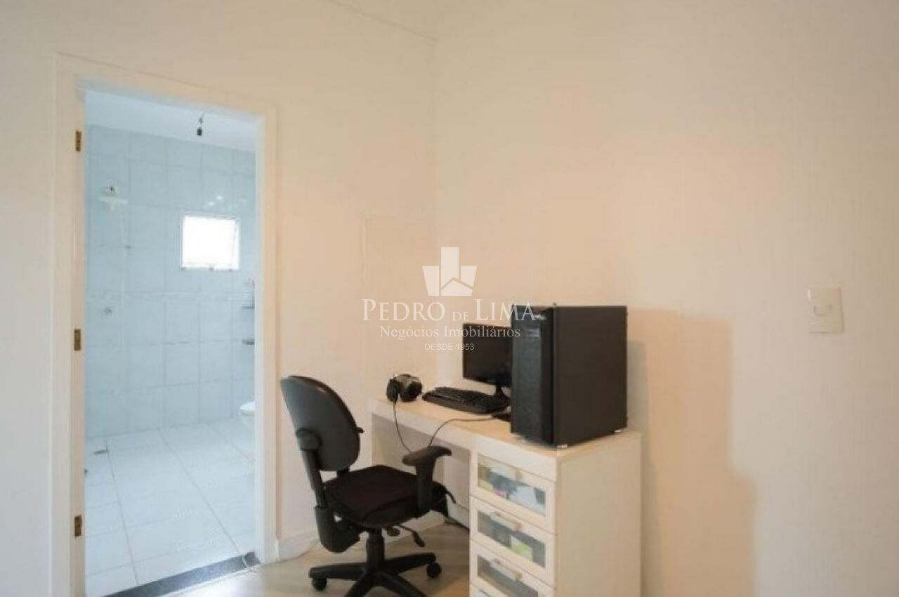 Sobrado com 3 quartos, 1 suíte, 2 vagas, quintal, Vila Santa Isabel (Carrão)