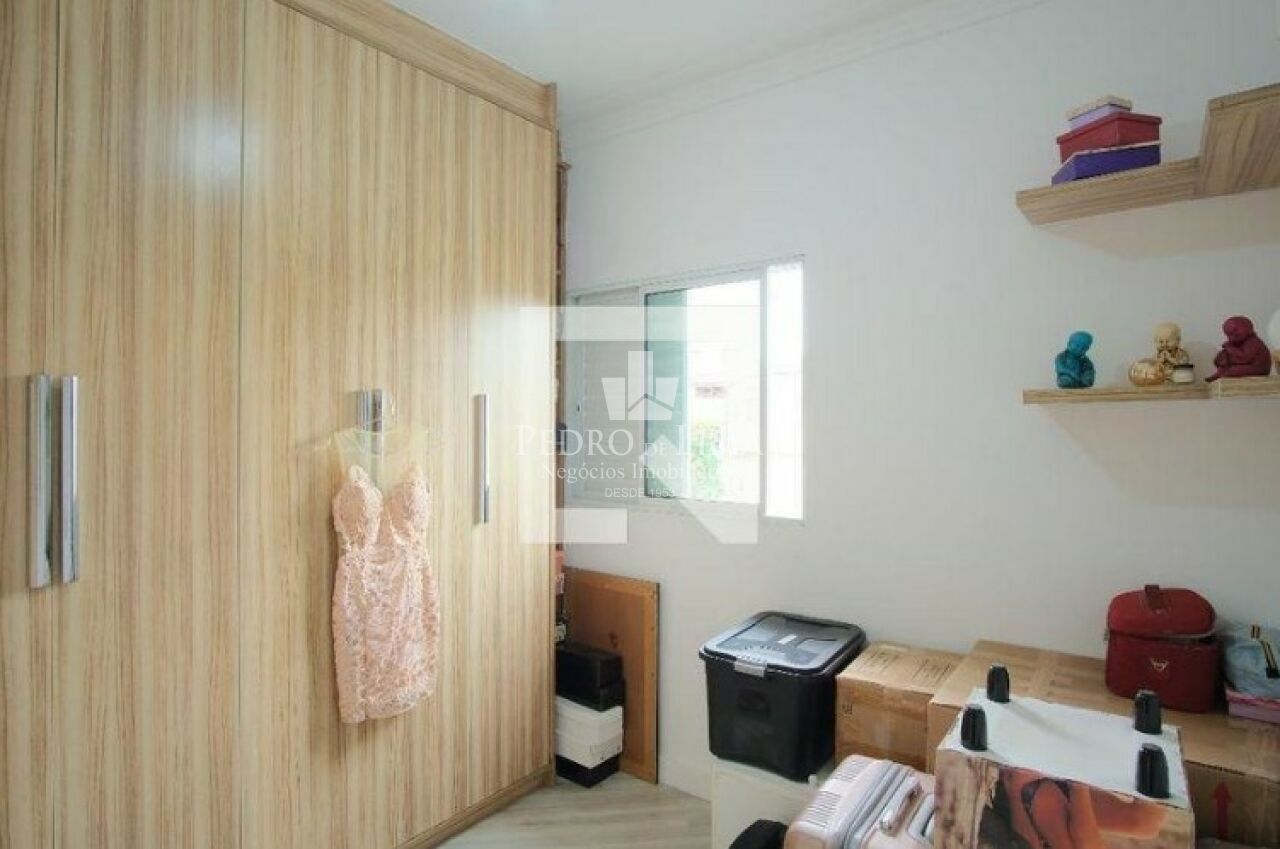 Sobrado com 3 quartos, 1 suíte, 2 vagas, quintal, Vila Santa Isabel (Carrão)