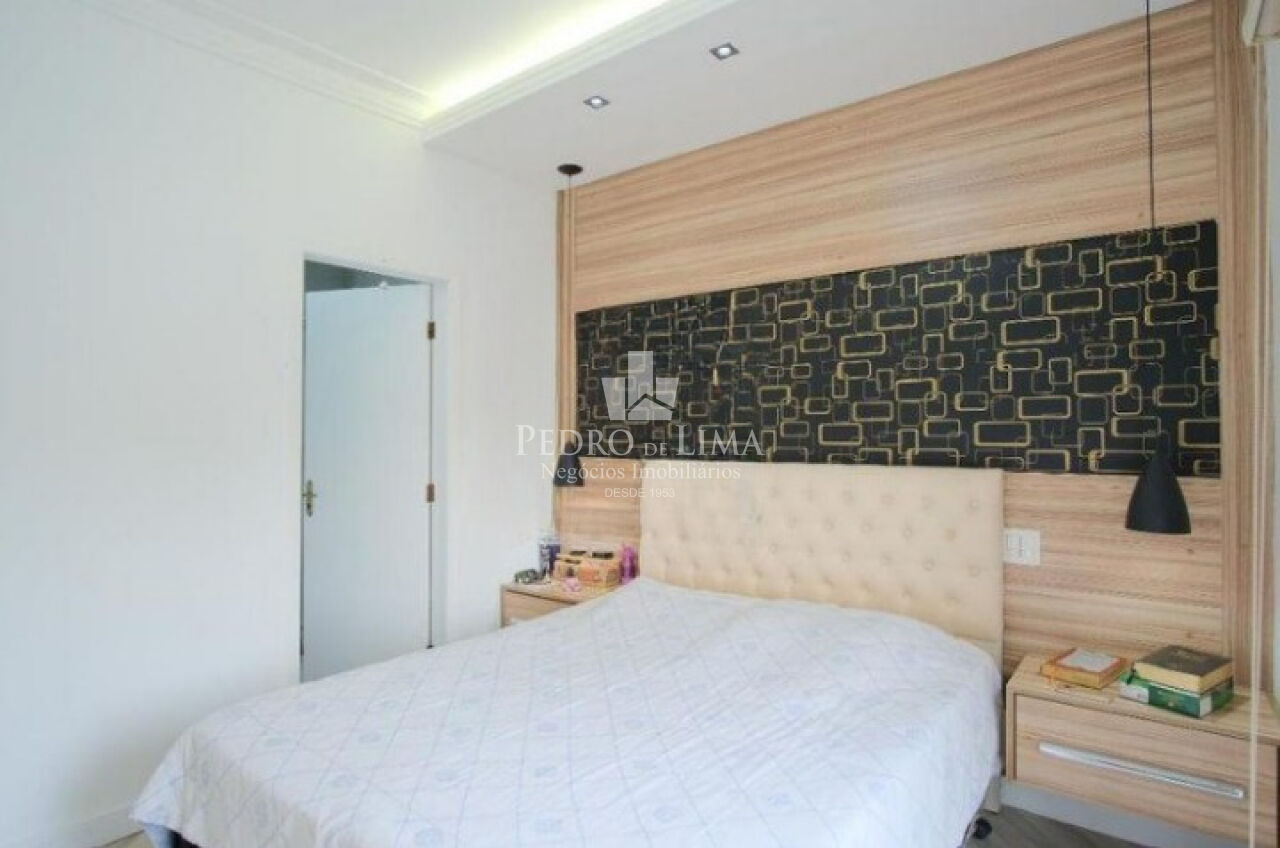 Sobrado com 3 quartos, 1 suíte, 2 vagas, quintal, Vila Santa Isabel (Carrão)
