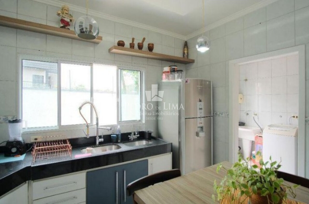 Sobrado com 3 quartos, 1 suíte, 2 vagas, quintal, Vila Santa Isabel (Carrão)
