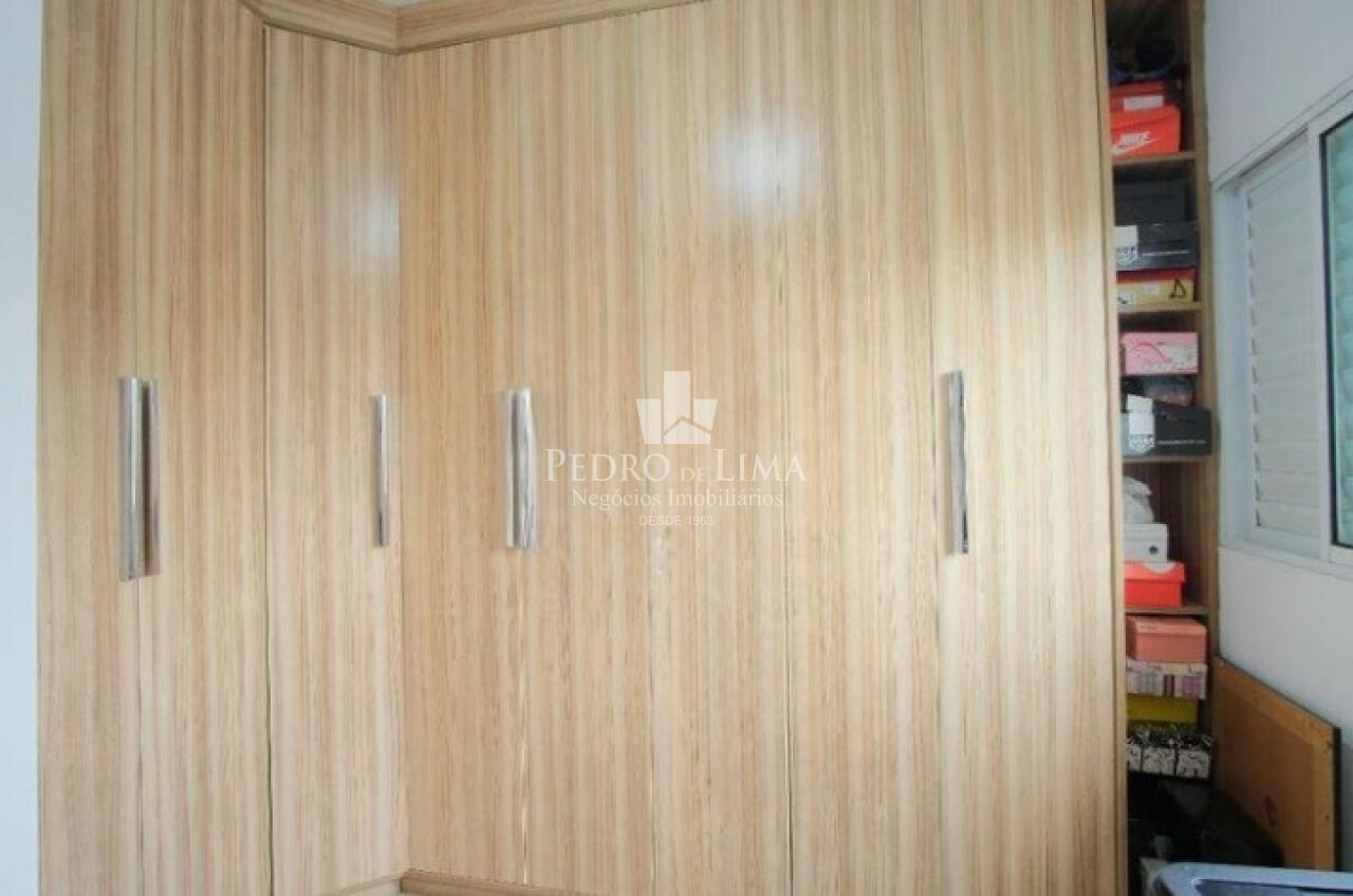 Sobrado com 3 quartos, 1 suíte, 2 vagas, quintal, Vila Santa Isabel (Carrão)