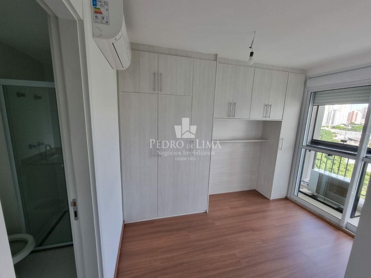 Apartamento Mobiliado de 65m² com 2 Dormitórios e Duas Vagas de Garagem. Condomínio Universo Tatuapé