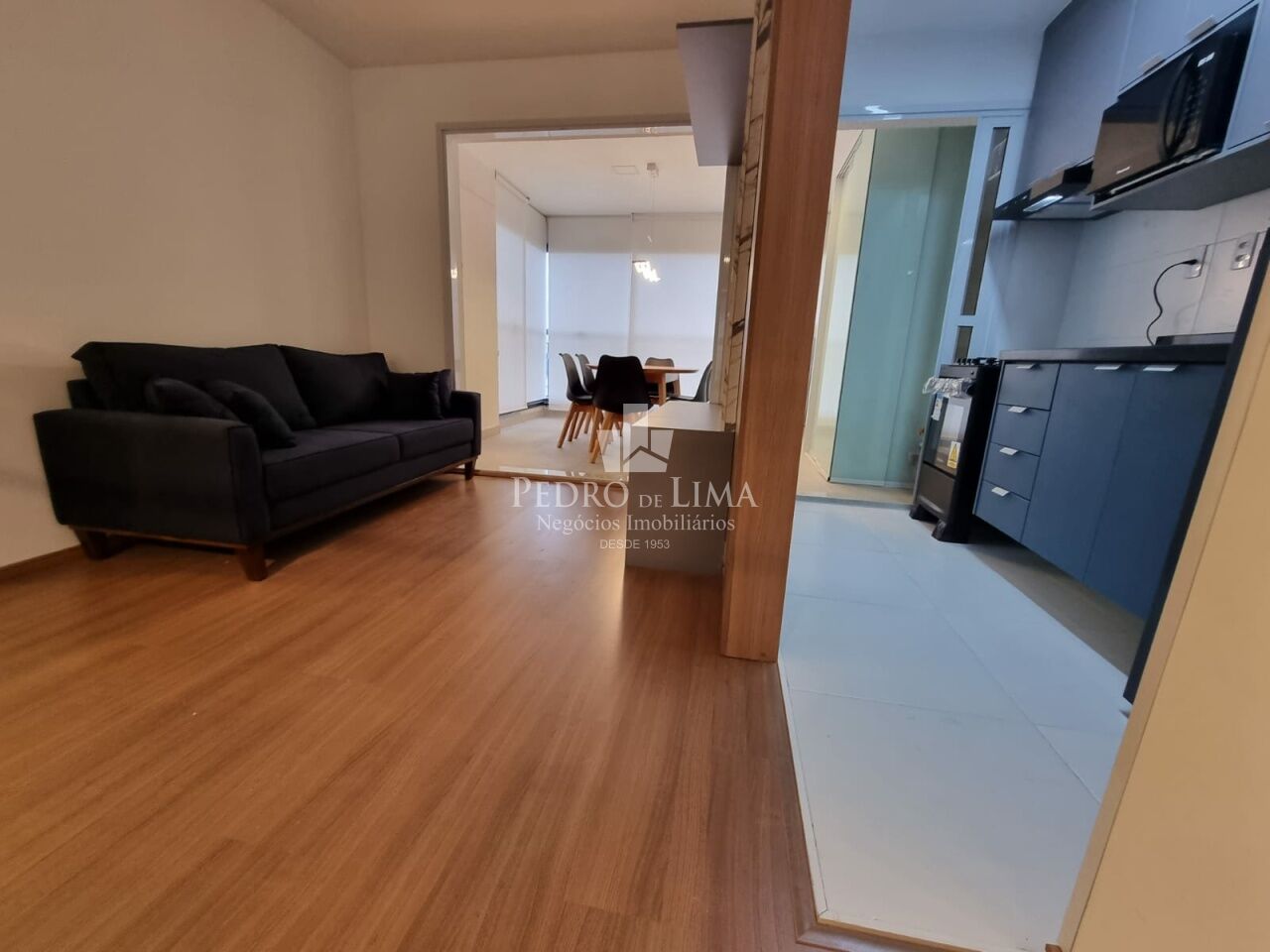 Apartamento Mobiliado de 65m² com 2 Dormitórios e Duas Vagas de Garagem. Condomínio Universo Tatuapé
