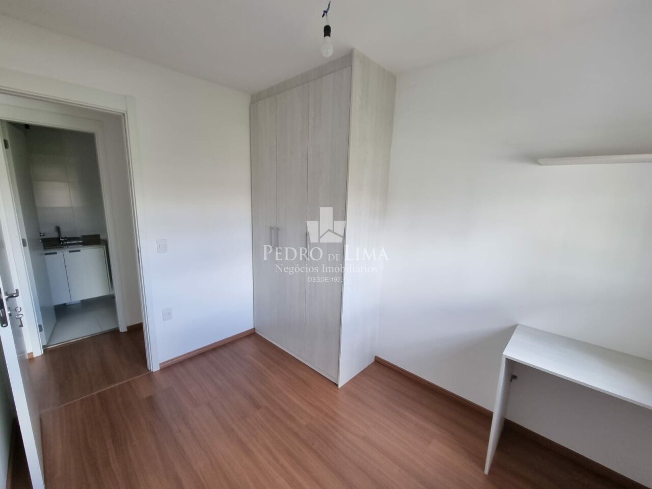 Apartamento Mobiliado de 65m² com 2 Dormitórios e Duas Vagas de Garagem. Condomínio Universo Tatuapé