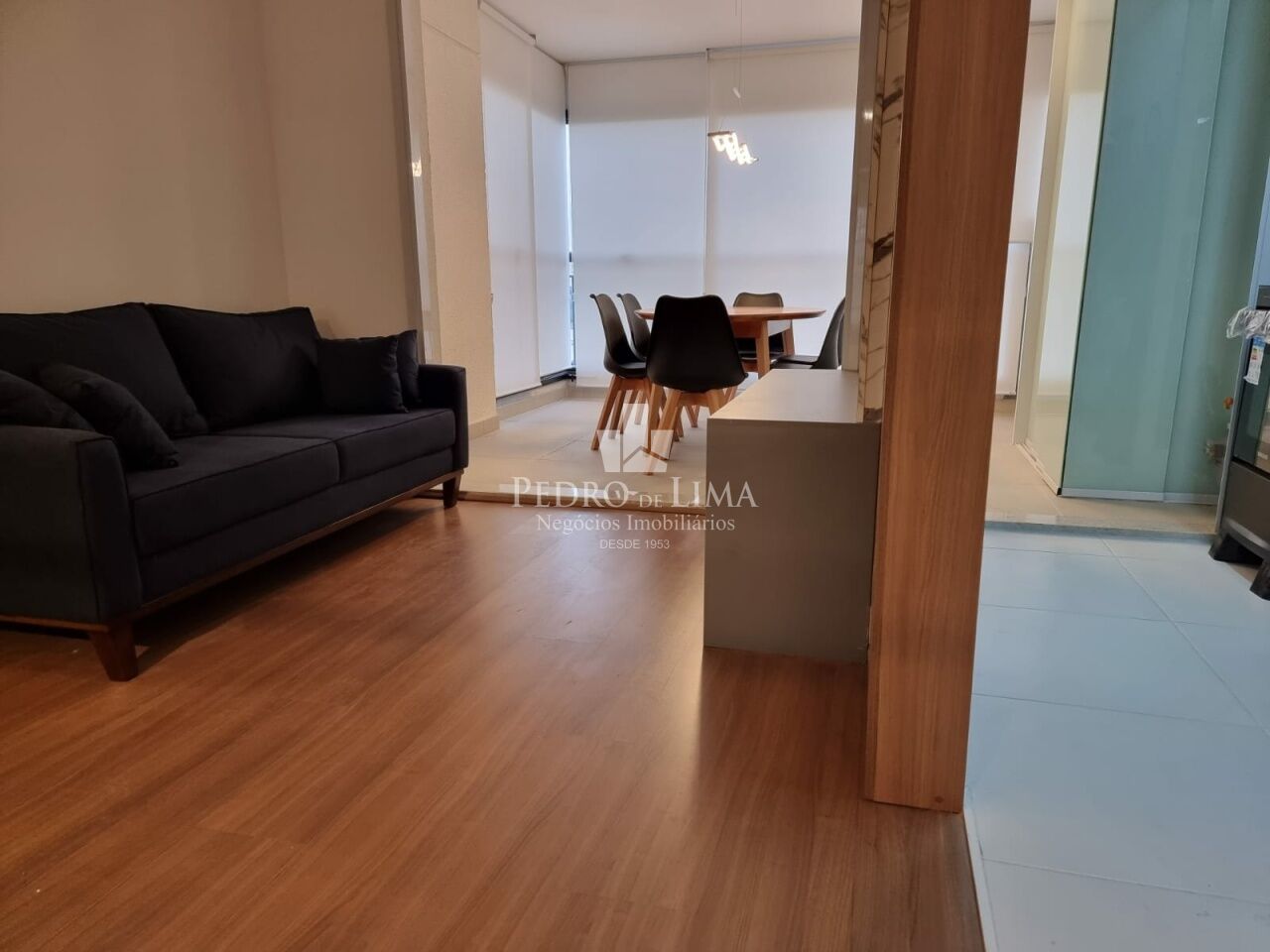 Apartamento Mobiliado de 65m² com 2 Dormitórios e Duas Vagas de Garagem. Condomínio Universo Tatuapé