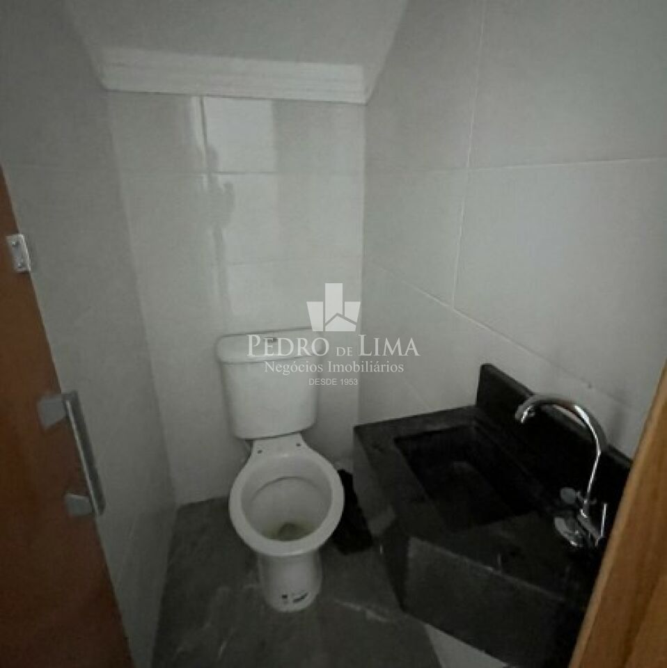 Sobrado frontal, 3 dormitórios, 1 suítes, 2 vagas na Vila Ema.