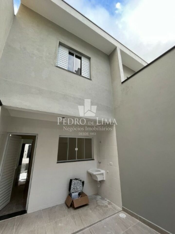 Sobrado frontal, 3 dormitórios, 1 suítes, 2 vagas na Vila Ema.
