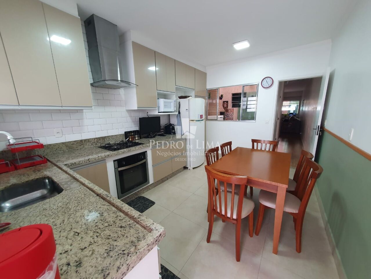 Sobrado no Jardim Aricanduva, 3 quartos com suíte, 1 vaga, área gourmet.