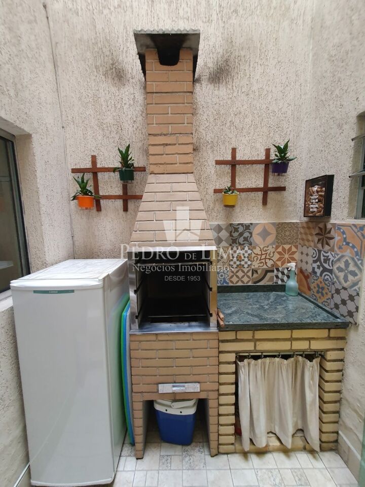 Sobrado no Jardim Aricanduva, 3 quartos com suíte, 1 vaga, área gourmet.