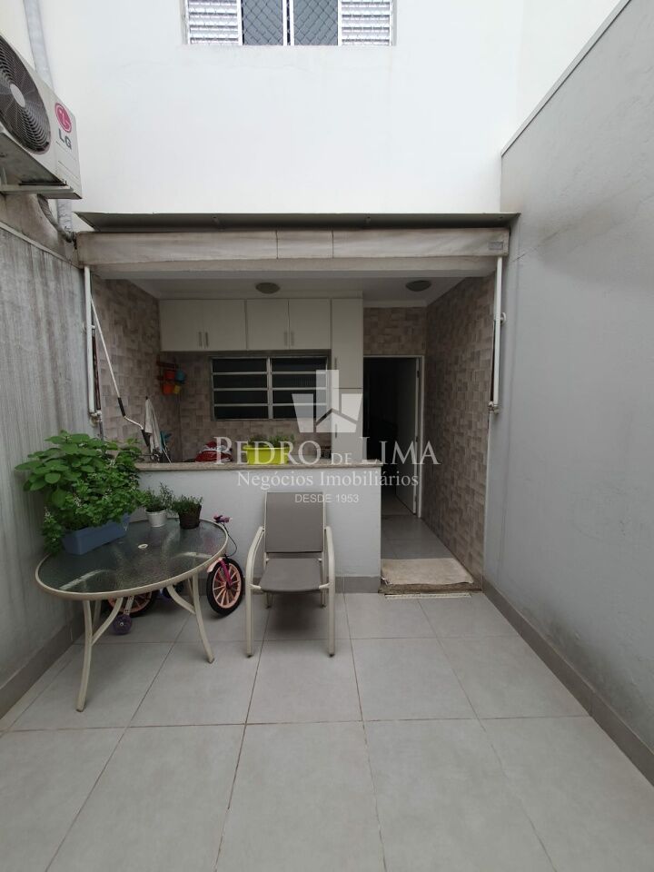 Sobrado no Jardim Aricanduva, 3 quartos com suíte, 1 vaga, área gourmet.