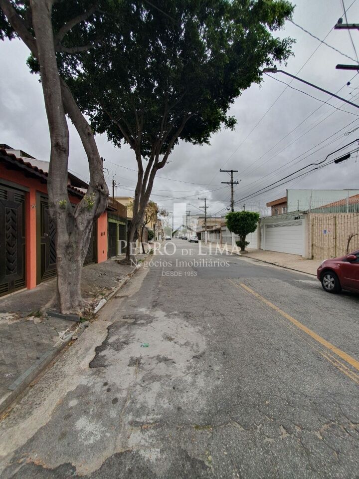 Sobrado no Jardim Aricanduva, 3 quartos com suíte, 1 vaga, área gourmet.