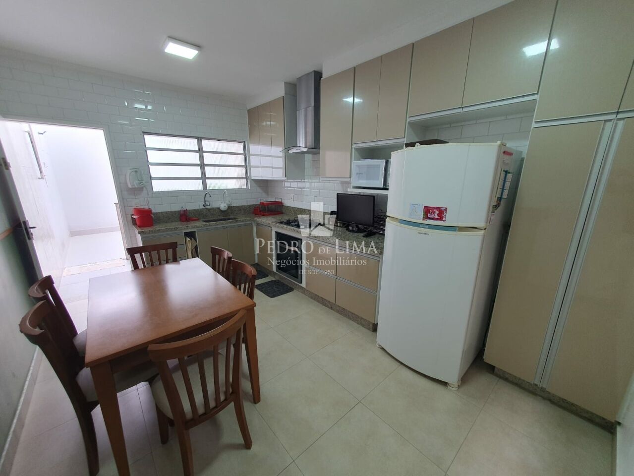 Sobrado no Jardim Aricanduva, 3 quartos com suíte, 1 vaga, área gourmet.