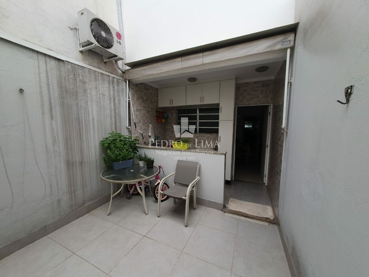 Sobrado no Jardim Aricanduva, 3 quartos com suíte, 1 vaga, área gourmet.