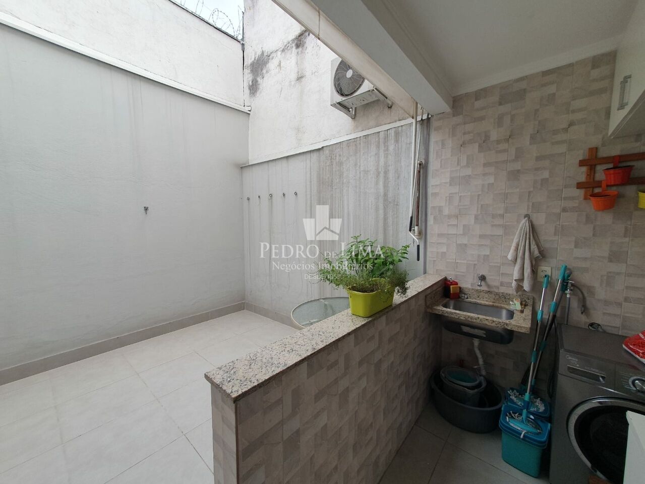 Sobrado no Jardim Aricanduva, 3 quartos com suíte, 1 vaga, área gourmet.