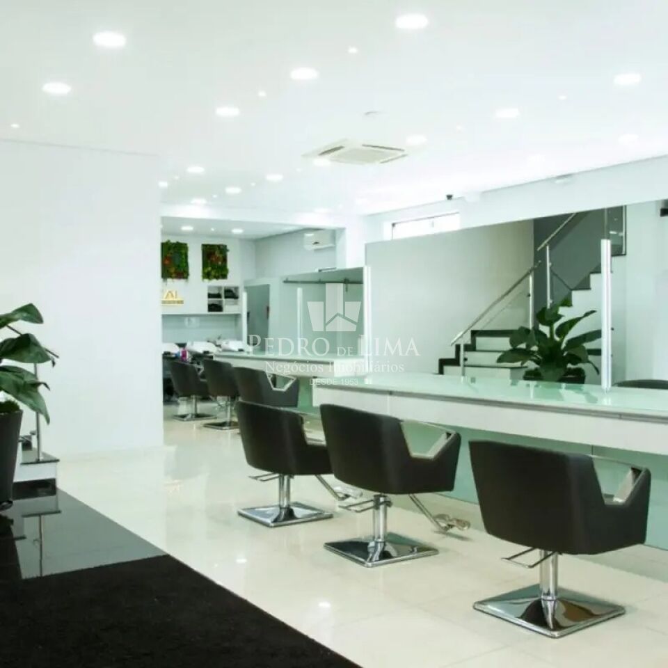 Prédio Comercial com 3 pavimentos, terreno de 551m² e área construída de 480m²