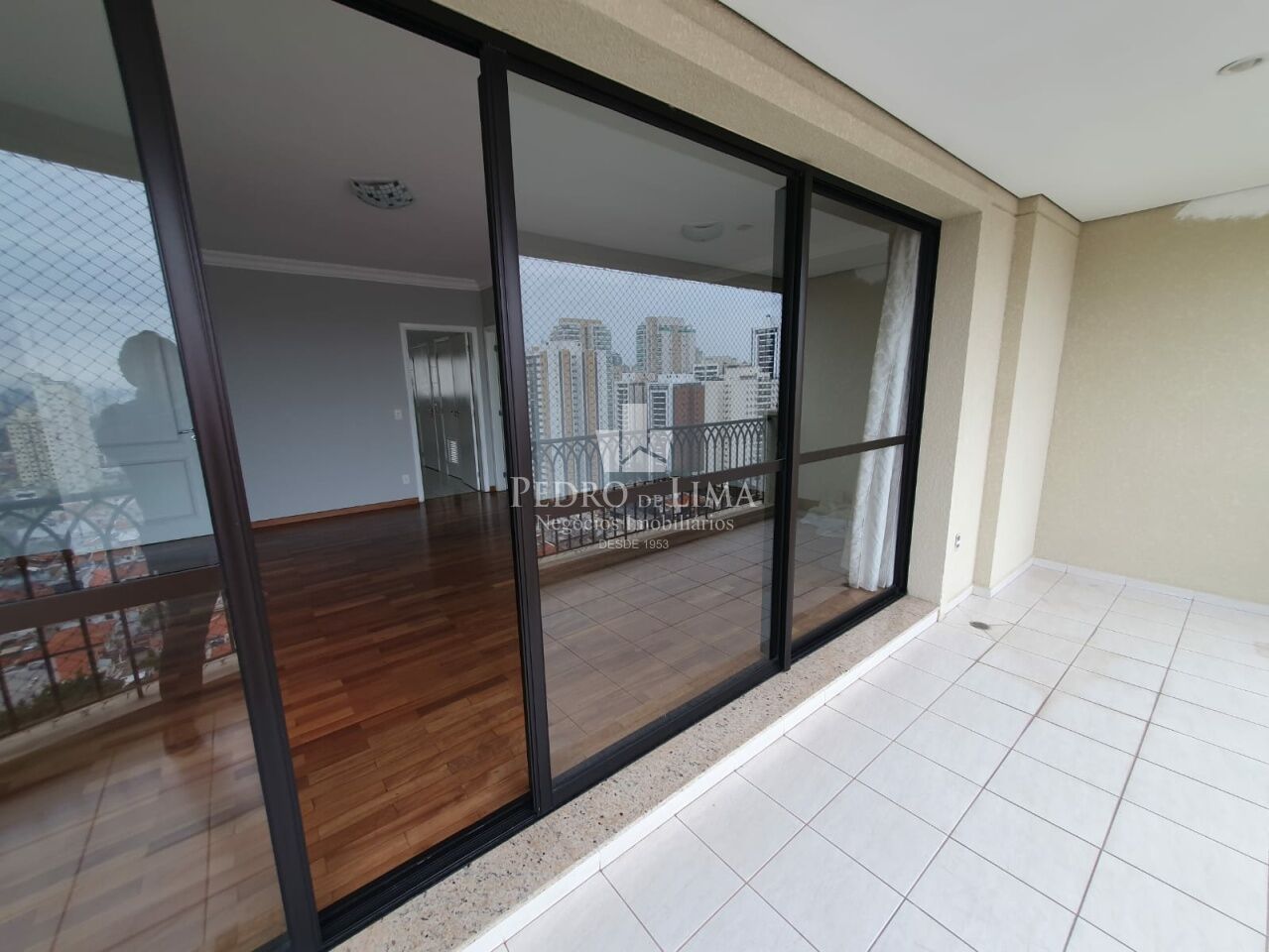 Apartamento no Tatuapé, alto padrão, 195m2 4 suítes e 4 vagas fixas.