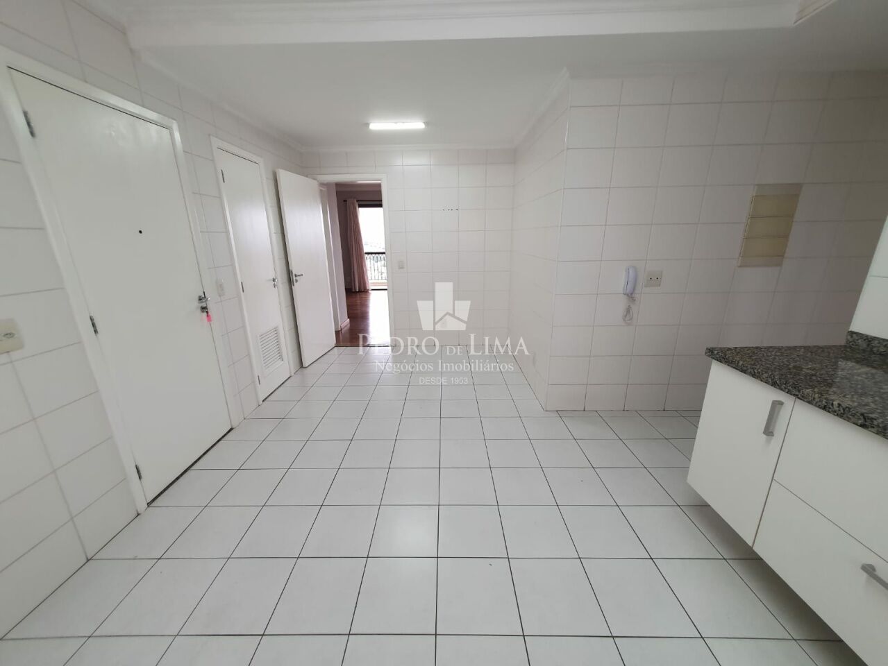 Apartamento no Tatuapé, alto padrão, 195m2 4 suítes e 4 vagas fixas.