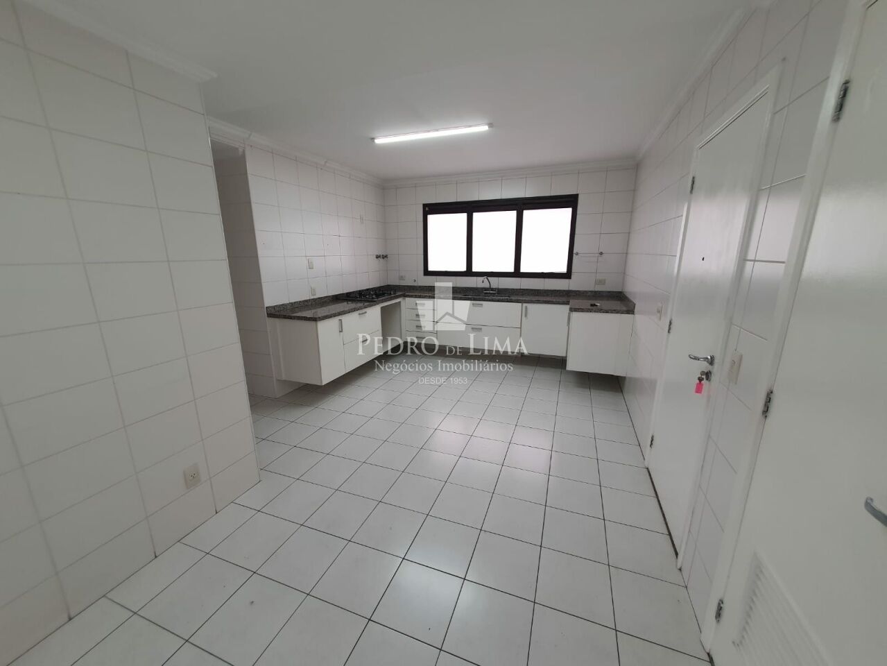 Apartamento no Tatuapé, alto padrão, 195m2 4 suítes e 4 vagas fixas.