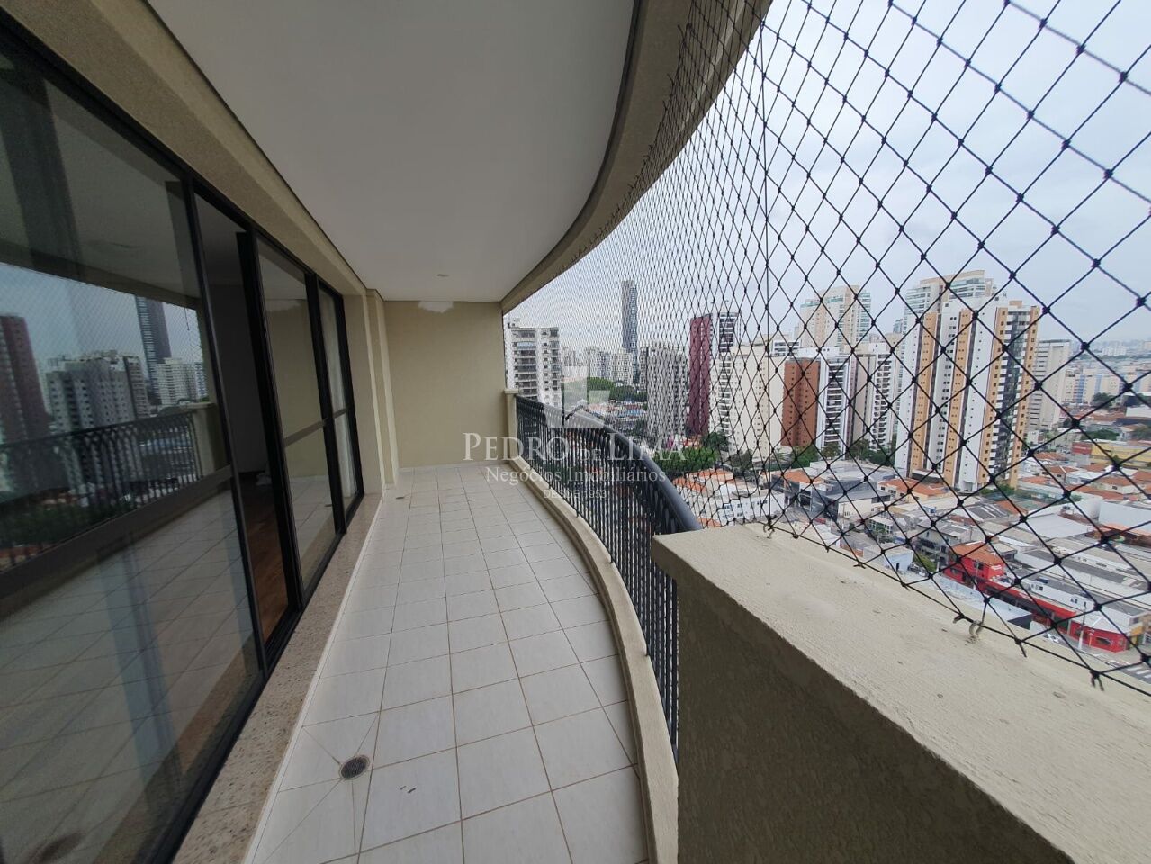 Apartamento no Tatuapé, alto padrão, 195m2 4 suítes e 4 vagas fixas.