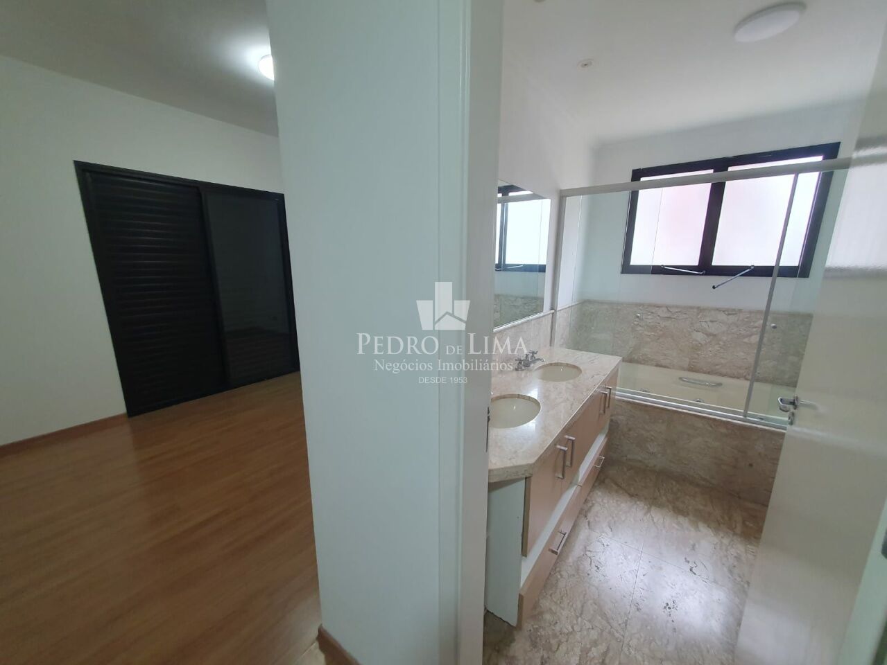 Apartamento no Tatuapé, alto padrão, 195m2 4 suítes e 4 vagas fixas.