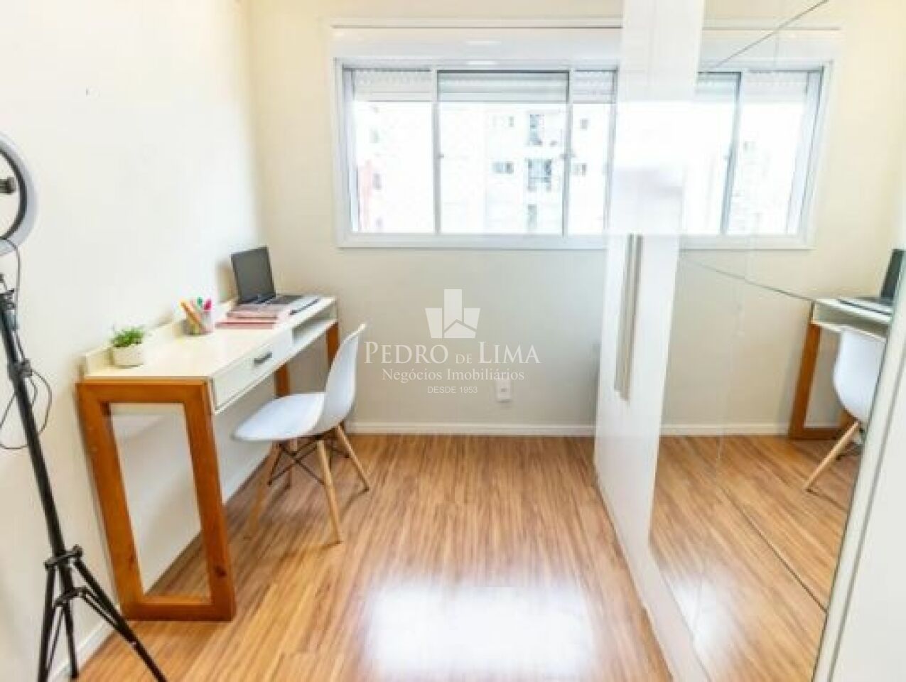 Apartamento 38m², 2 dormitórios, 1 vaga na Água Rasa. Condomínio Memory Anália Franco
