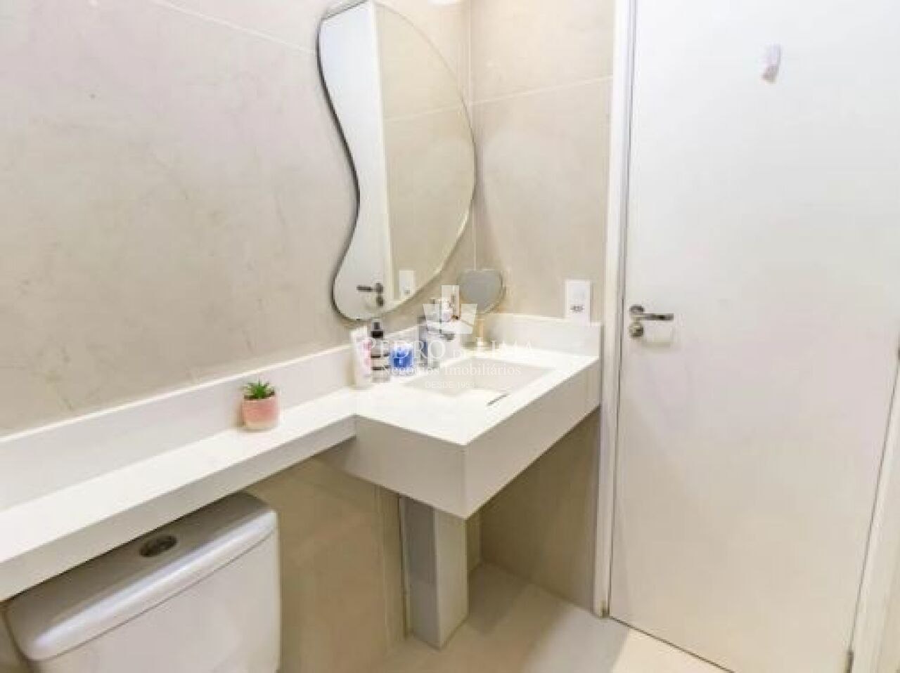 Apartamento 38m², 2 dormitórios, 1 vaga na Água Rasa. Condomínio Memory Anália Franco