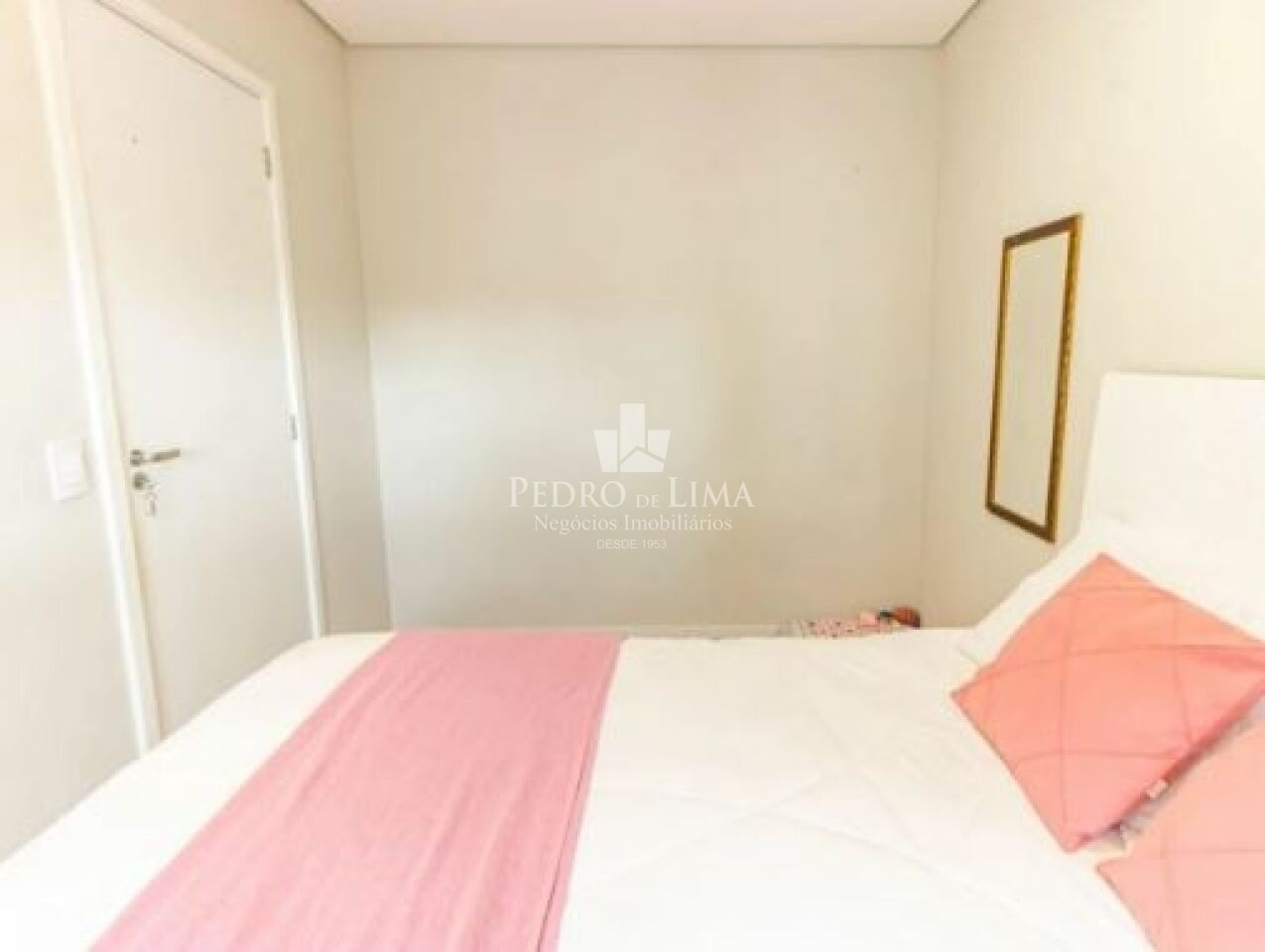 Apartamento 38m², 2 dormitórios, 1 vaga na Água Rasa. Condomínio Memory Anália Franco