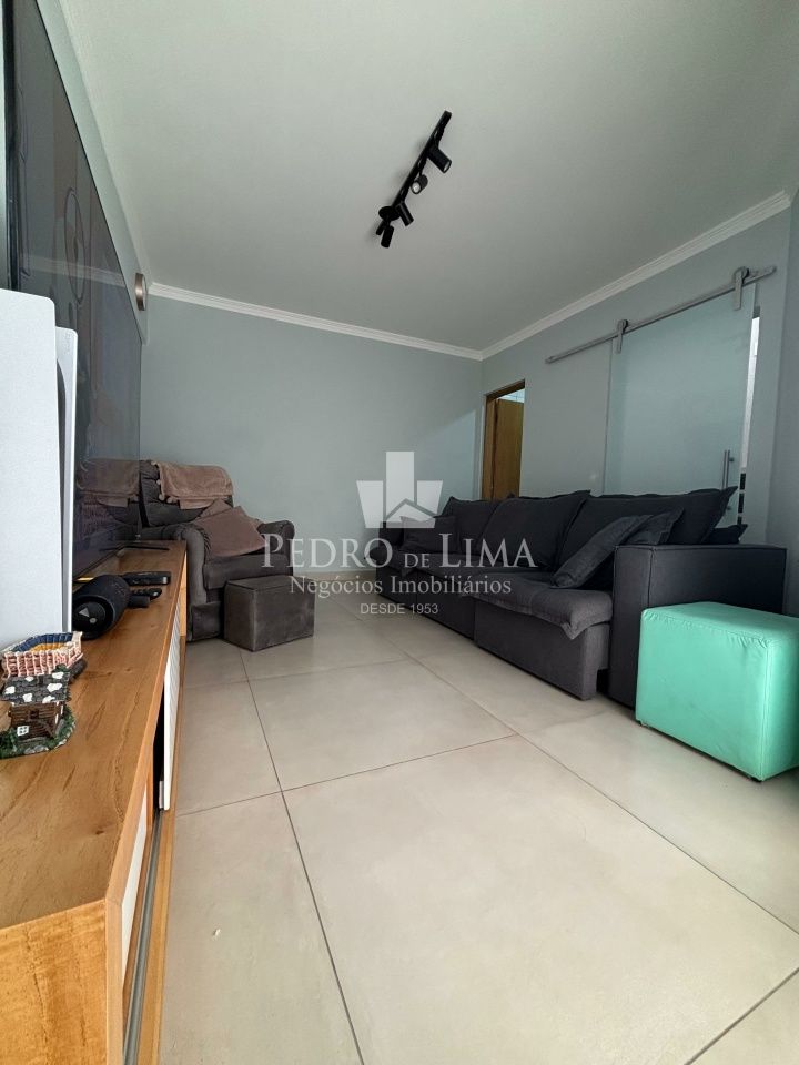Sobrado com Espaço Gourmet, 2 dormitórios, 3 banheiros, 1 vaga de garagem.