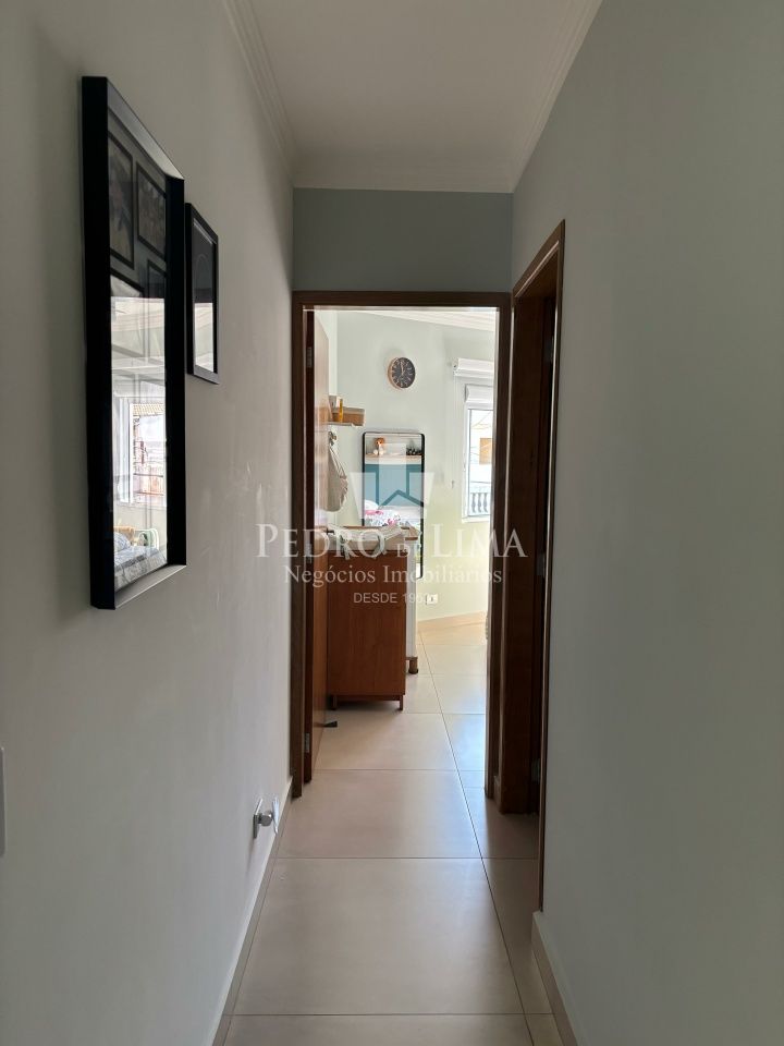 Sobrado com Espaço Gourmet, 2 dormitórios, 3 banheiros, 1 vaga de garagem.