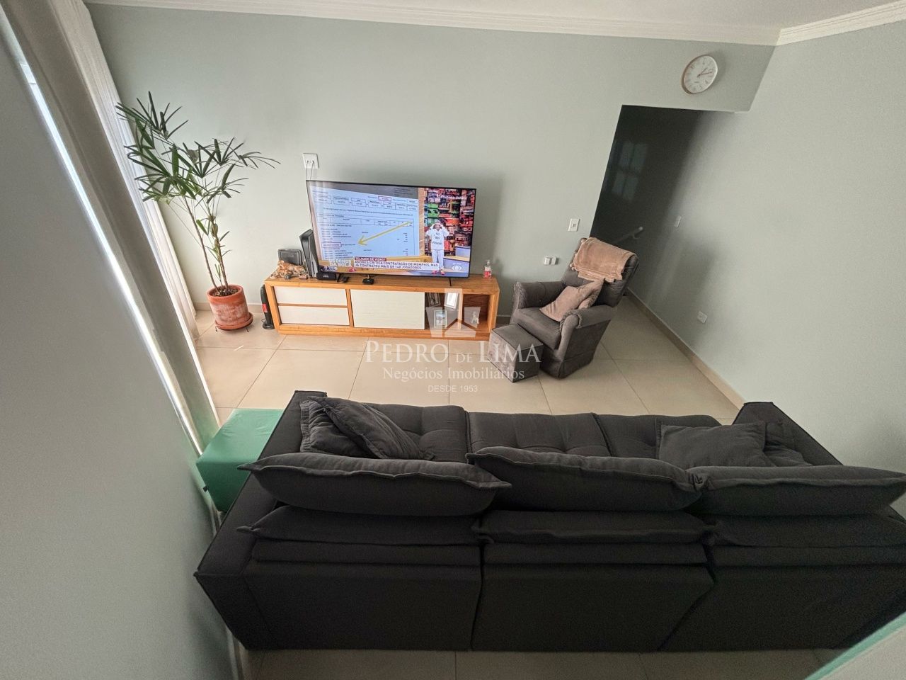 Sobrado com Espaço Gourmet, 2 dormitórios, 3 banheiros, 1 vaga de garagem.