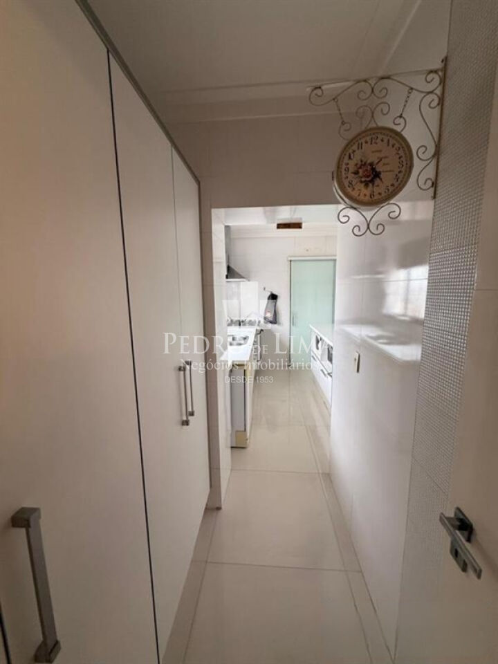 Apartamento Condomínio San Remo 268m², Tatuapé, 4 suítes e 4 vagas 