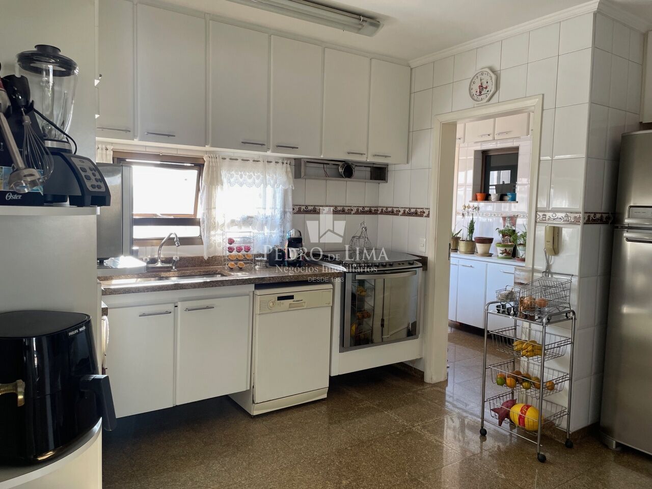 Condomínio Itaparica. Apartamento de 180m². 3 dormitórios (1 suíte) 3 vagas