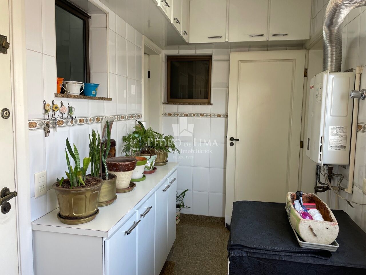 Condomínio Itaparica. Apartamento de 180m². 3 dormitórios (1 suíte) 3 vagas