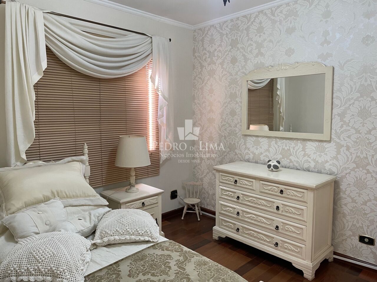 Condomínio Itaparica. Apartamento de 180m². 3 dormitórios (1 suíte) 3 vagas