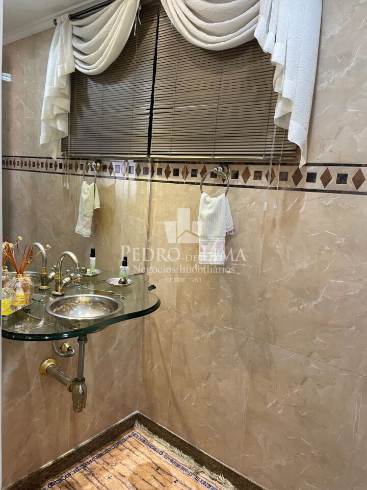 Condomínio Itaparica. Apartamento de 180m². 3 dormitórios (1 suíte) 3 vagas