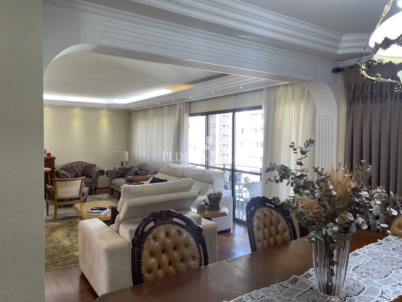 Condomínio Itaparica. Apartamento de 180m². 3 dormitórios (1 suíte) 3 vagas