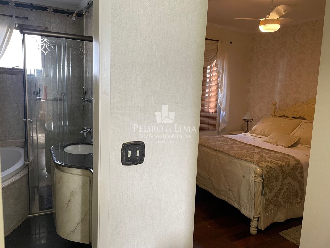 Condomínio Itaparica. Apartamento de 180m². 3 dormitórios (1 suíte) 3 vagas