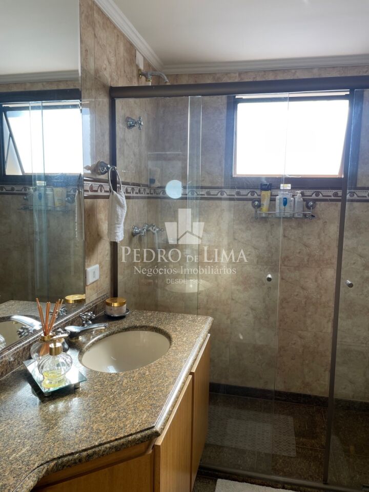 Condomínio Itaparica. Apartamento de 180m². 3 dormitórios (1 suíte) 3 vagas