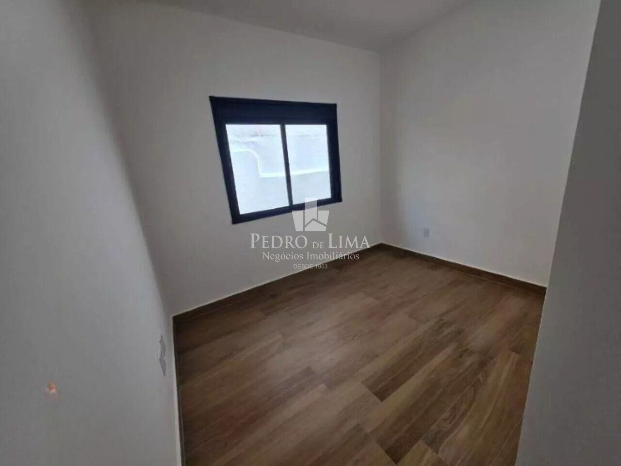 Sobrado frontal novo, na Vila Carrão, 3 suítes, 2 vagas, área de 120 m²