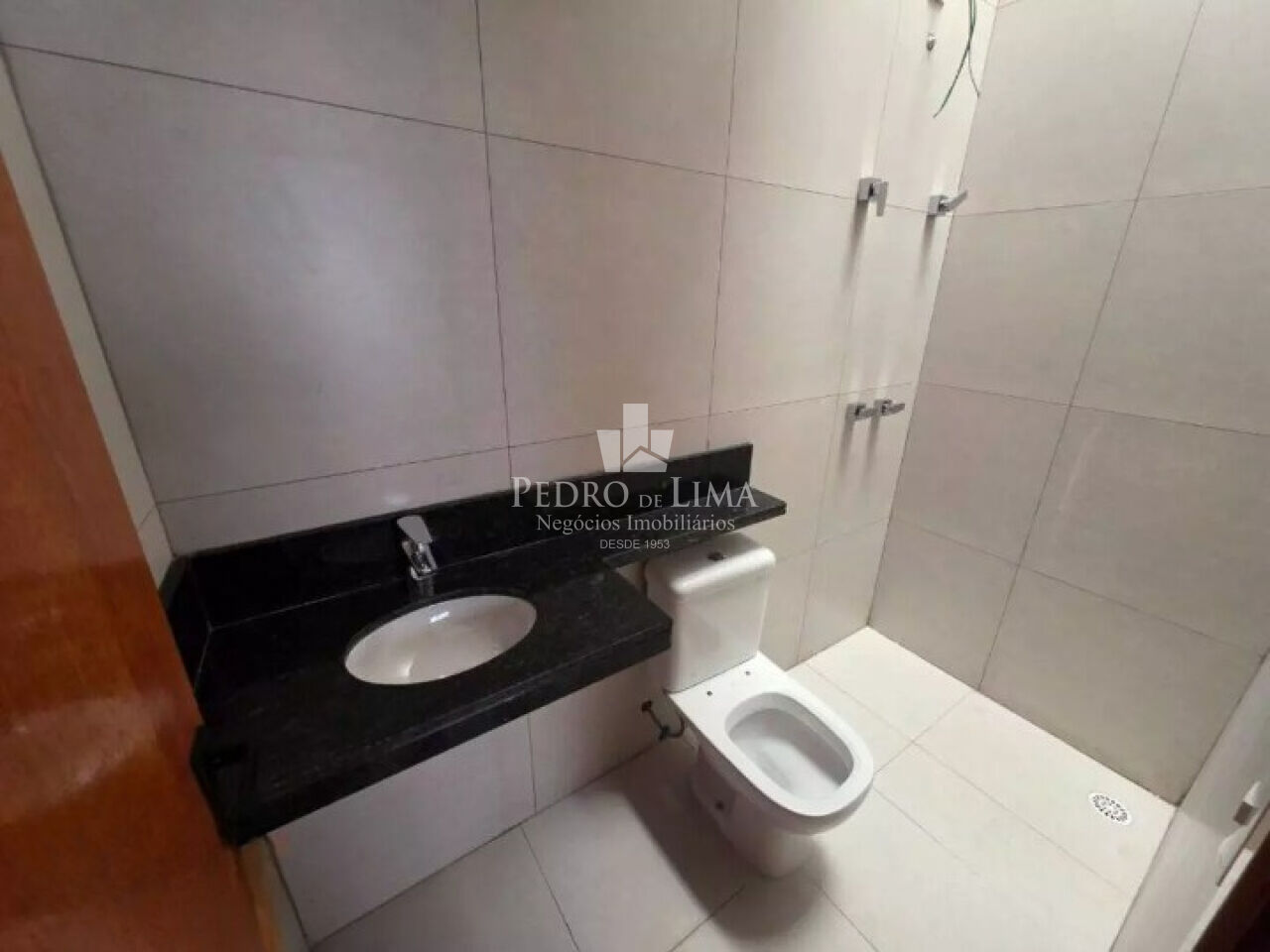 Sobrado frontal novo, na Vila Carrão, 3 suítes, 2 vagas, área de 120 m²