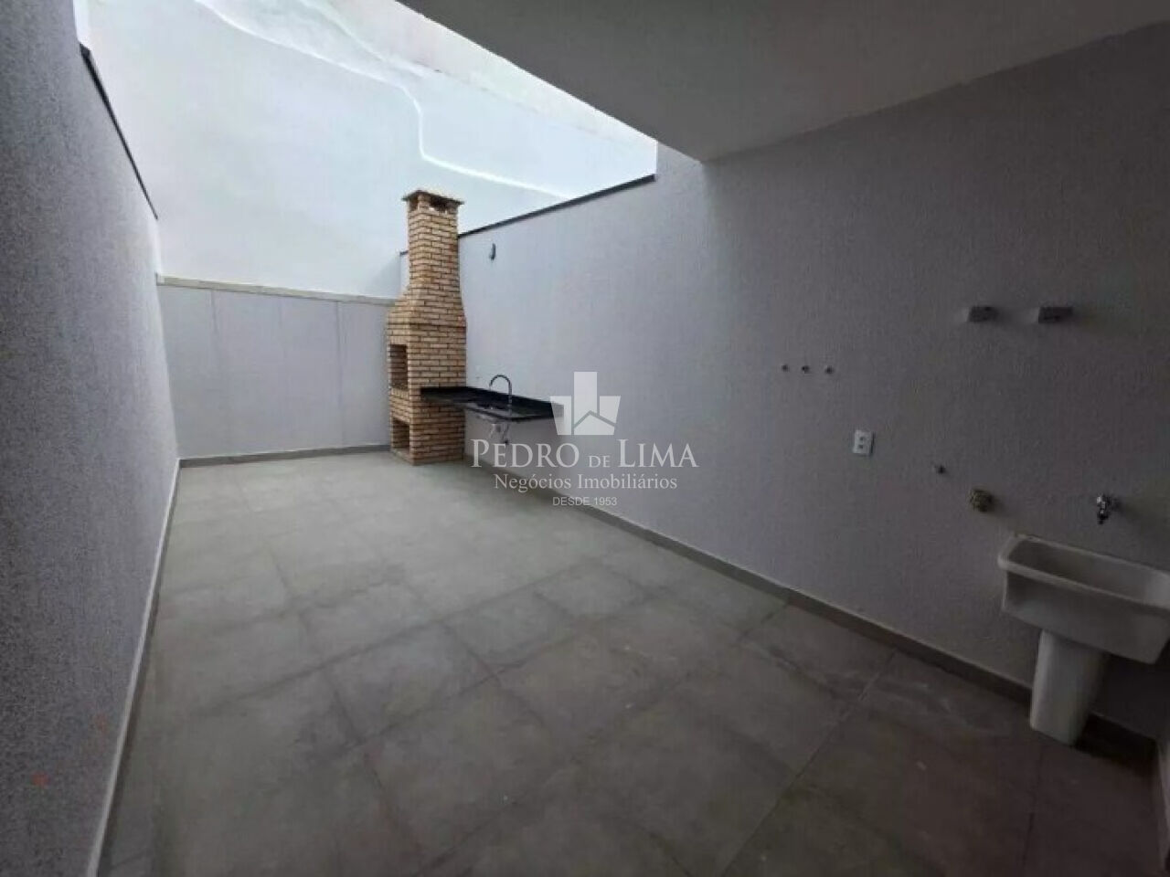 Sobrado frontal novo, na Vila Carrão, 3 suítes, 2 vagas, área de 120 m²