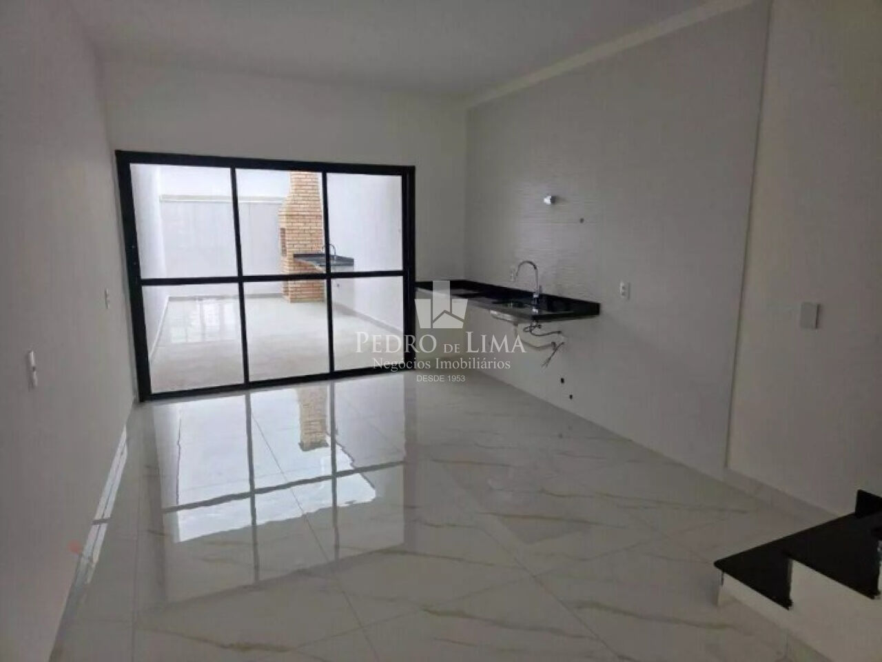Sobrado frontal novo, na Vila Carrão, 3 suítes, 2 vagas, área de 120 m²