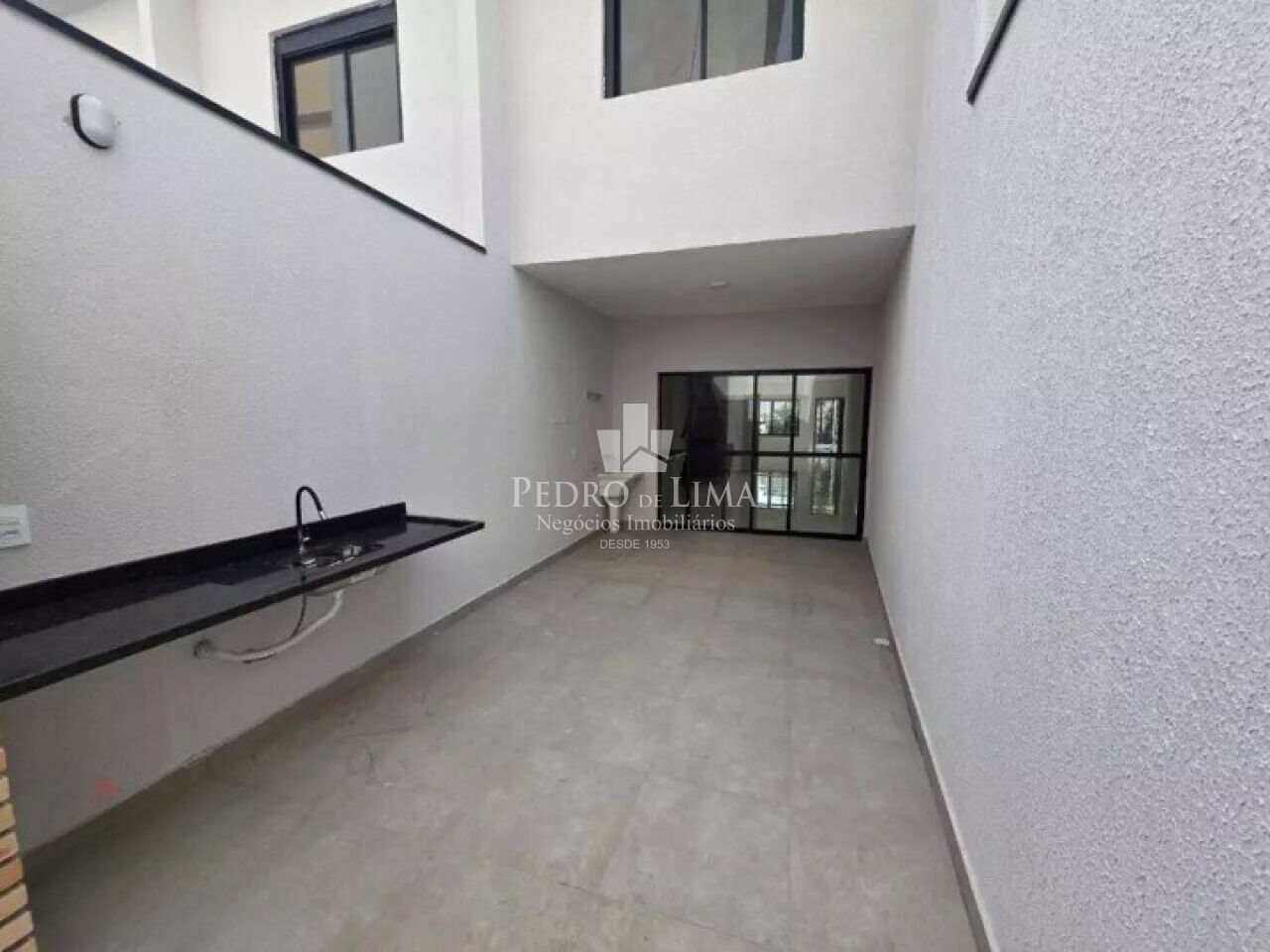 Sobrado frontal novo, na Vila Carrão, 3 suítes, 2 vagas, área de 120 m²