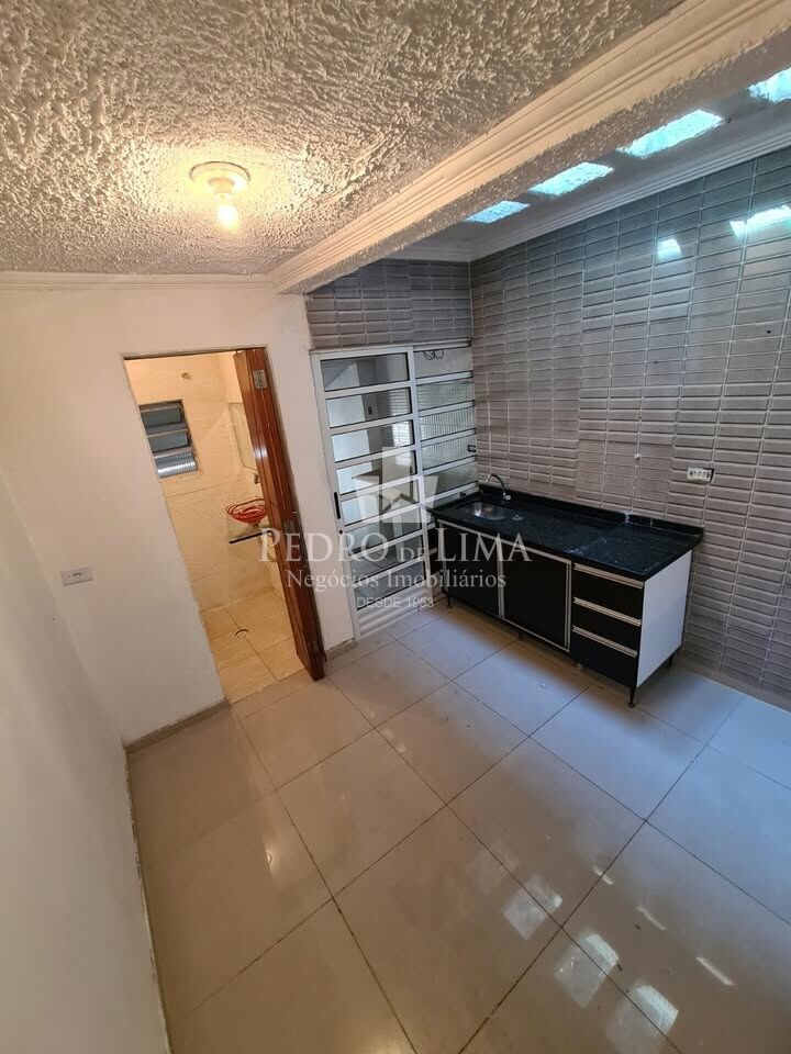 Sobrado com 150m², 3 Dormitórios (1 suíte) e uma vaga de Garagem no bairro da Penha