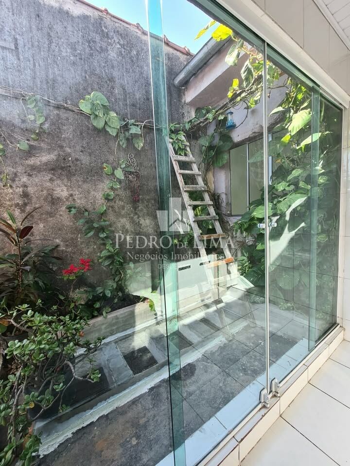 Sobrado com 150m², 3 Dormitórios (1 suíte) e uma vaga de Garagem no bairro da Penha