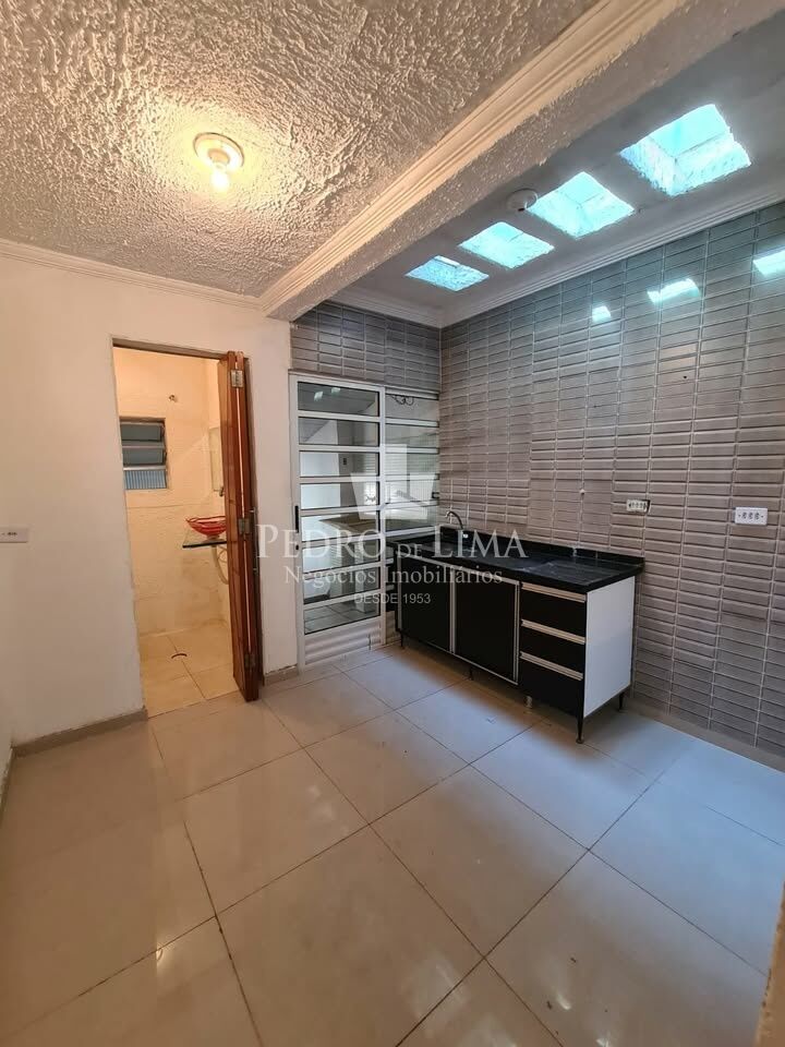 Sobrado com 150m², 3 Dormitórios (1 suíte) e uma vaga de Garagem no bairro da Penha