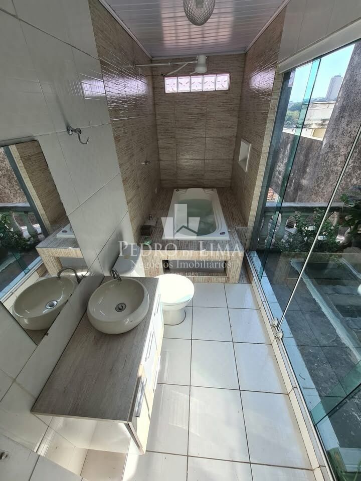 Sobrado com 150m², 3 Dormitórios (1 suíte) e uma vaga de Garagem no bairro da Penha