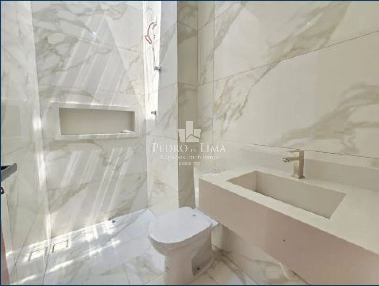 Sobrado 3 quartos, 160m², 2 vagas Água Rasa