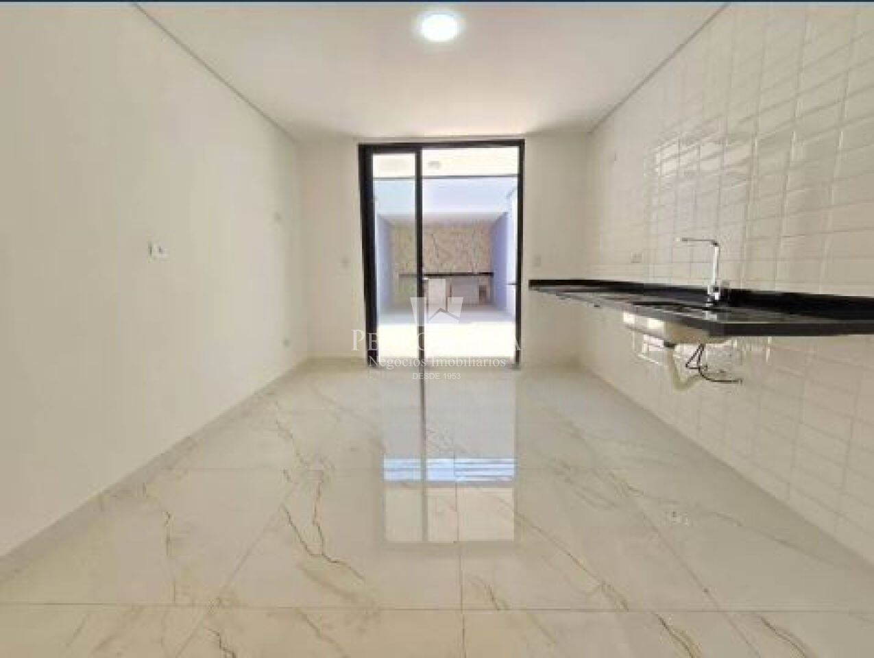 Sobrado 3 quartos, 160m², 2 vagas Água Rasa