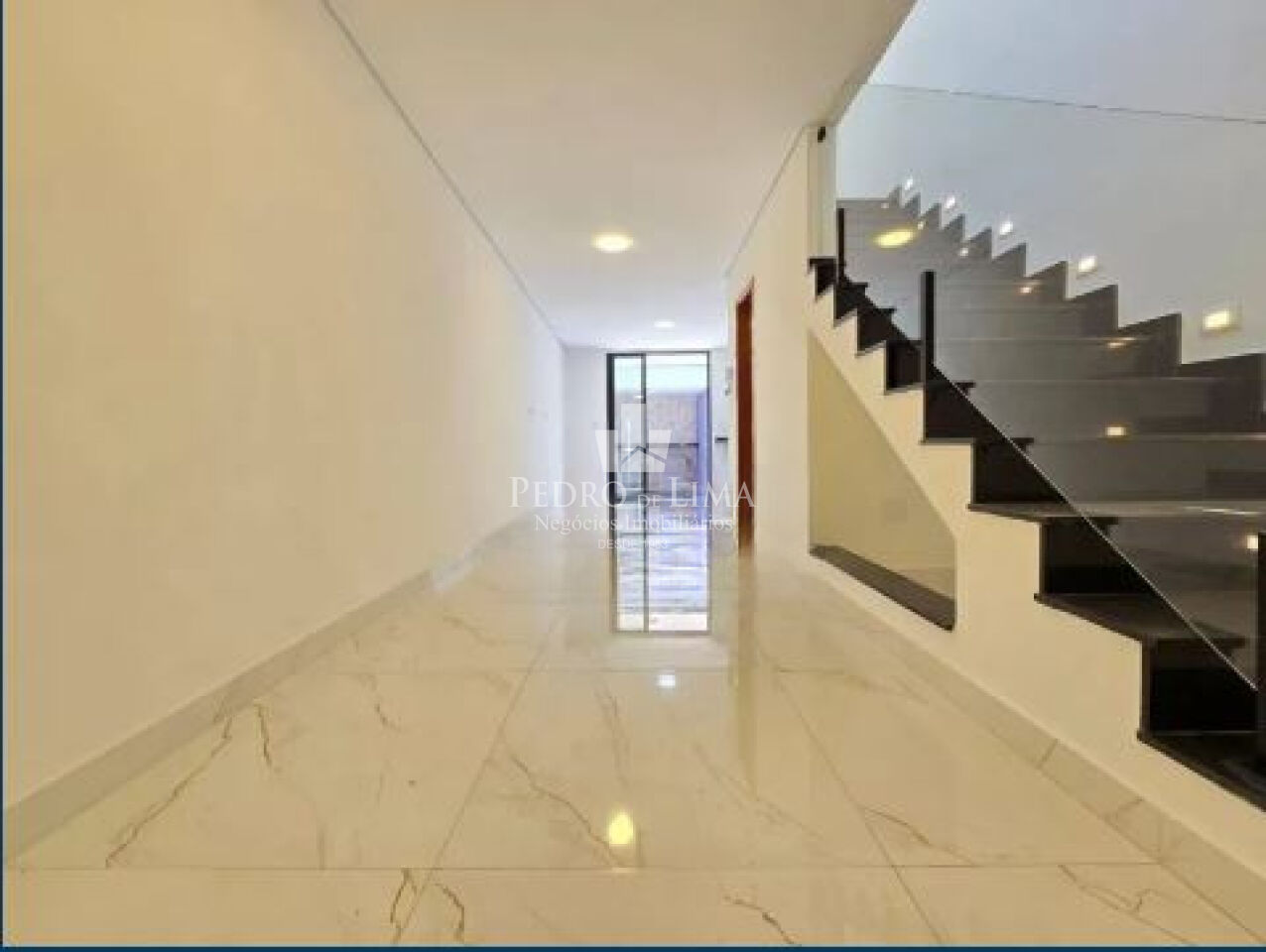 Sobrado 3 quartos, 160m², 2 vagas Água Rasa